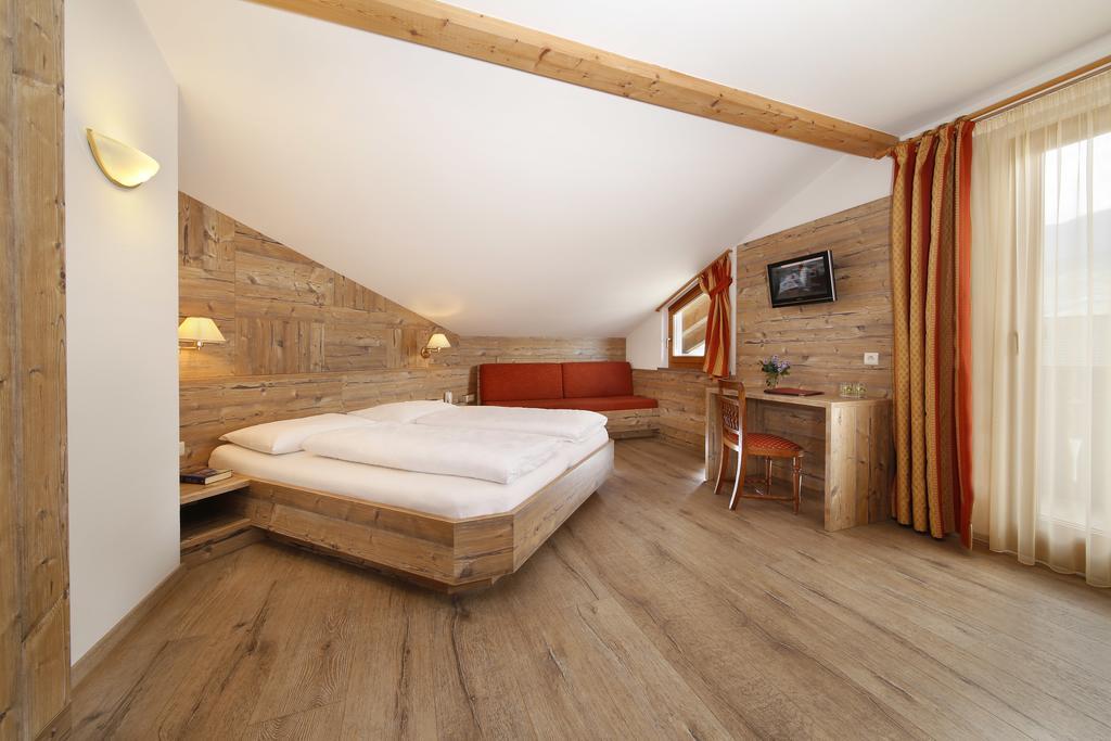 Hotel Christine Gargazzone Εξωτερικό φωτογραφία